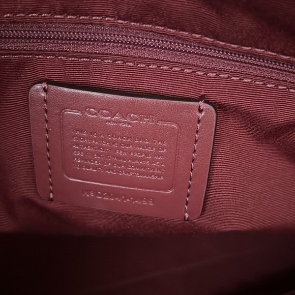 Coach NWOT Gallery tote bag in perforated Miami red, brand new - Picture 8 of 16